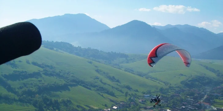 Motorový paragliding – tandemový let ponad Trenčiansky hrad