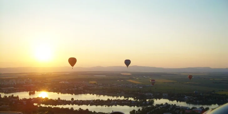 Motorový paragliding – tandemový let ponad Trenčiansky hrad