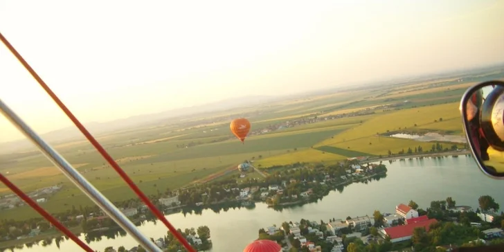 Motorový paragliding – tandemový let ponad Trenčiansky hrad