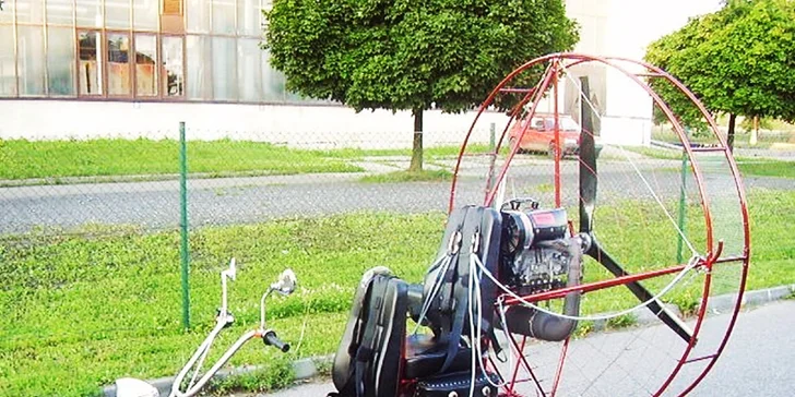 Motorový paragliding – tandemový let ponad Trenčiansky hrad