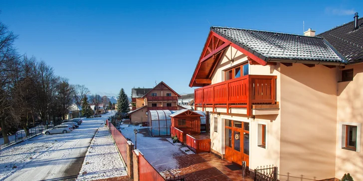 Wellness pobyt neďaleko Bešeňovej so saunami, jacuzzi a vyhrievaným bazénom a aktivitami pre deti