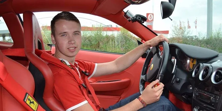 Nezabudnuteľná jazda na LAMBORGHINI alebo FERRARI!