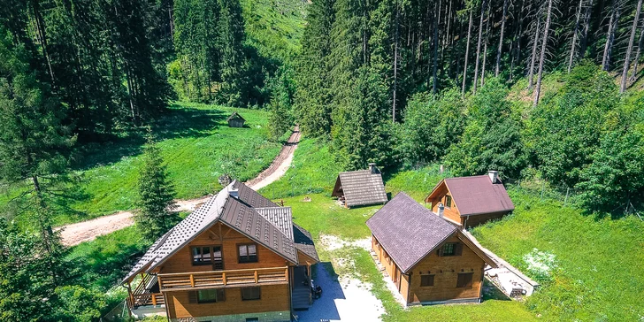 Zážitkové ubytovanie na Liptove - chaty WILI HUNTER v tichej zimnej prírode