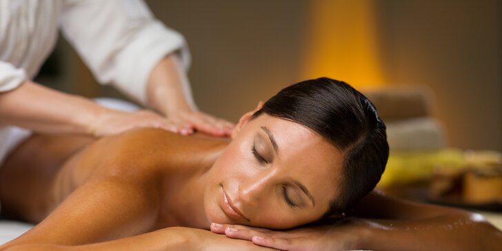 Aromaticky olejový masážný balík: 80-minútová celotelová antistresová a relaxačná masáž s peelingom