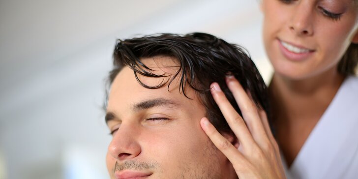 Zastavte vypadávanie vlasov s analýzou či ayurvédskou masážou hlavy