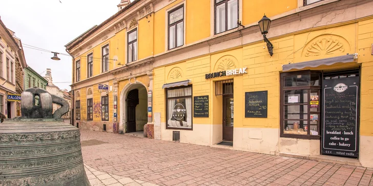 Cheesecake alebo špaldový koláčik s espressom alebo cappuccinom
