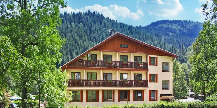 Relaxačný pobyt i lyžovanie v Beskydoch: Polpenzia, neobmedzené wellness i masáže