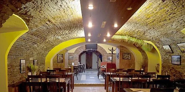 2,49 € za lahodné chrumkavé grilované kuracie krídelká s hranolčekmi a omáčkou! Neváhajte a doprajte si chutný obed či večeru v reštaurácii Diera so zľavou až 64%.