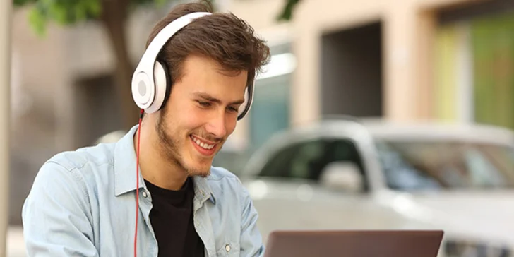 Mesačné online vzdelávacie kurzy v anglickom jazyku podľa vlastného výberu