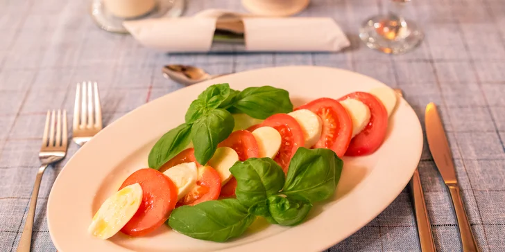 Dvojchodové alebo štvorchodové talianske kačacie menu v reštaurácii Mediterran