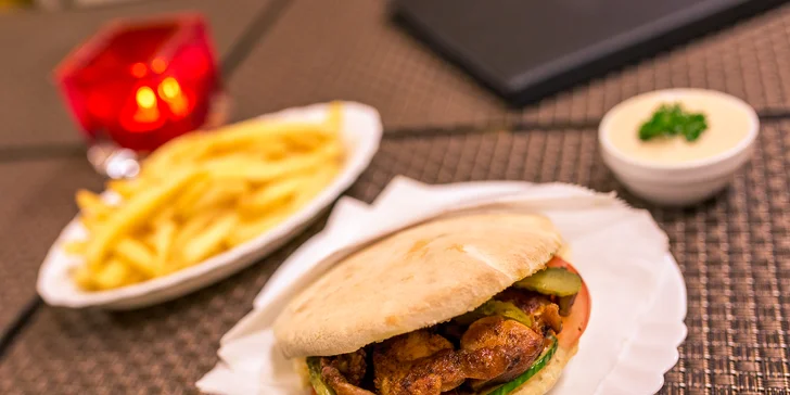 Netradičný jahňací alebo vegánsky burger