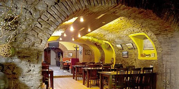 2,49 € za lahodné chrumkavé grilované kuracie krídelká s hranolčekmi a omáčkou! Neváhajte a doprajte si chutný obed či večeru v reštaurácii Diera so zľavou až 64%.