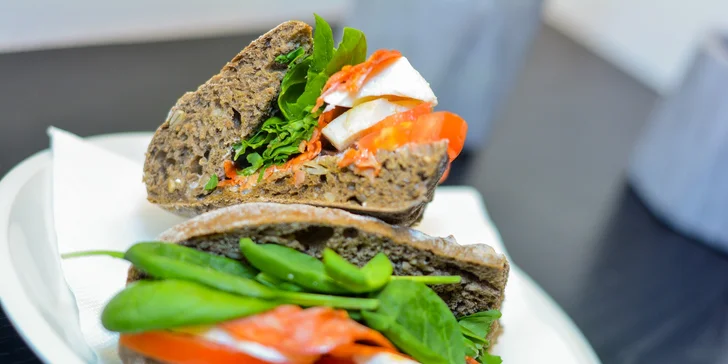 Čerstvé freshe, koláčiky i chrumkavé panini