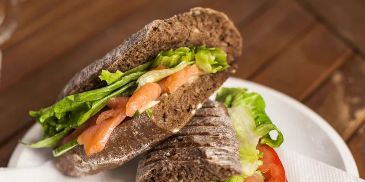 Čerstvé freshe, koláčiky i chrumkavé panini