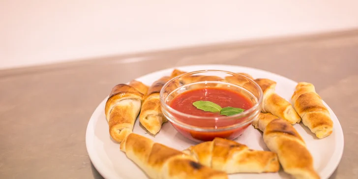 Domáce pizza rožky s omáčkou podľa výberu - aj na donášku