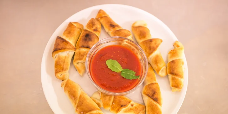 Domáce pizza rožky s omáčkou podľa výberu - aj na donášku