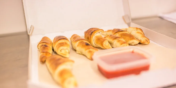 Domáce pizza rožky s omáčkou podľa výberu - aj na donášku
