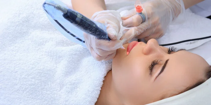 Permanentný make up obočia a pier v Salóne Wanda