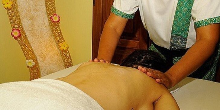 Tradičná thajská alebo aromaterapeutická olejová masáž pre pár či jednotlivca