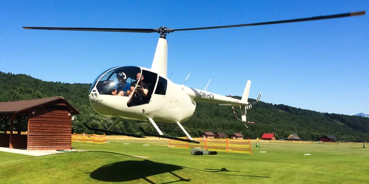 Až hodinový let helikoptérou pre 3 osoby: uleťte si aj na Silvestra!