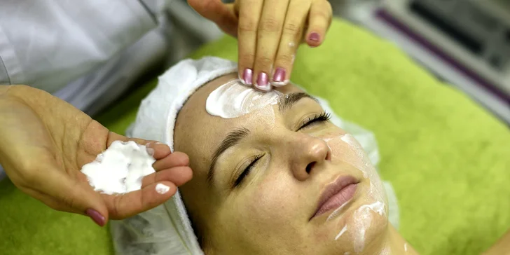 Chemický peeling tváre, krku a dekoltu