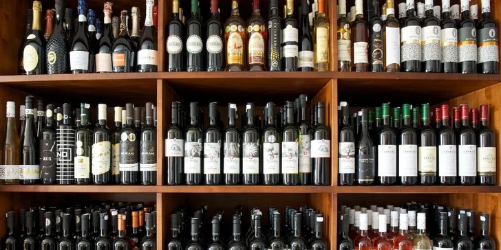 Profesionálna degustácia slovenských vín so somelierom: 8 vinárov, 8 odrôd!