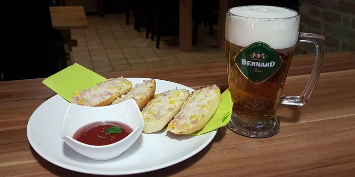 Posedenie pri vychladenom pivku a domácich zapekačkách