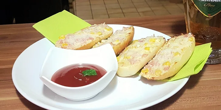 Posedenie pri vychladenom pivku a domácich zapekačkách