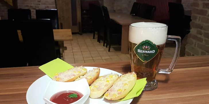 Posedenie pri vychladenom pivku a domácich zapekačkách