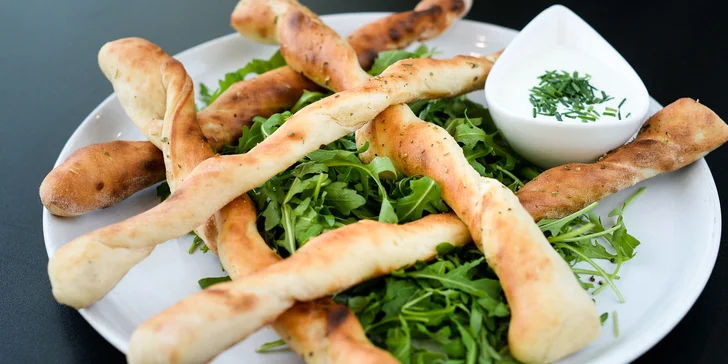Liter piva s pizza štangľami v Pizza Pazza