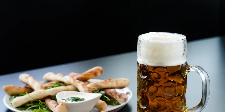 Liter piva s pizza štangľami v Pizza Pazza
