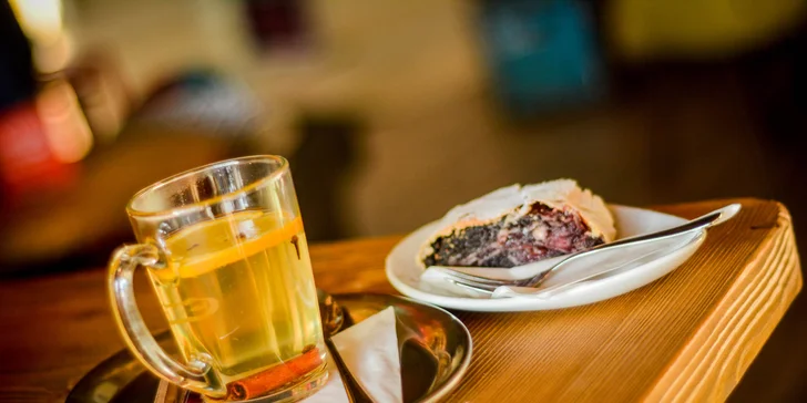 Varené víno a domáca ťahaná štrúdľa Cafe and wine bar KÁVIČKA