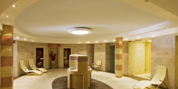 Wellness hotel v Budapešti: 3–4 dni s raňajkami a neobmedzenou relaxáciou pre 2