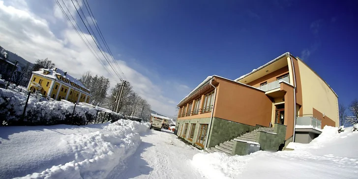 SKI & WELLNESS pobyt pre dvoch pod Vysokými Tatrami v hoteli Lučivná + skipasy