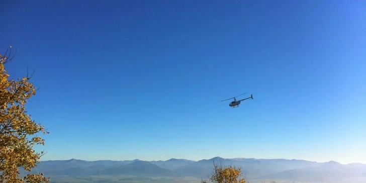 Až hodinový let helikoptérou pre 3 osoby: uleťte si aj na Silvestra!