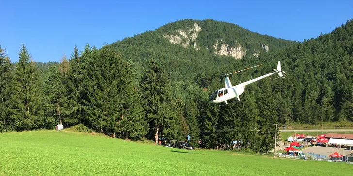 Až hodinový let helikoptérou pre 3 osoby: uleťte si aj na Silvestra!
