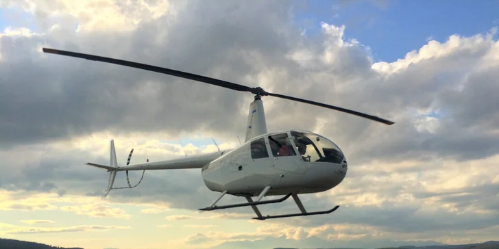 Až hodinový let helikoptérou pre 3 osoby: uleťte si aj na Silvestra!