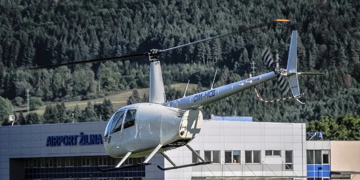 Až hodinový let helikoptérou pre 3 osoby: uleťte si aj na Silvestra!