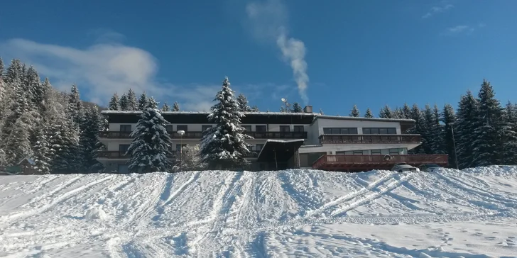 Zimná sezóna v zrekonštruovanom Hoteli Polianka s gurmánskou polpenziou a saunou v malebnom údolí Nízkych Tatier až so 4 Ski strediskami v okolí