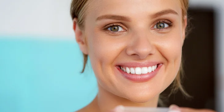 Bezperoxidové šetrné bielenie zubov systémom Smile Point