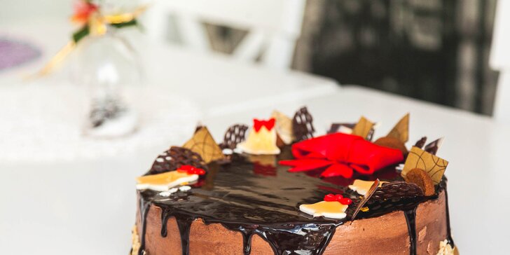 Vianočná orechová, punčová alebo vanilkovo-malinová torta