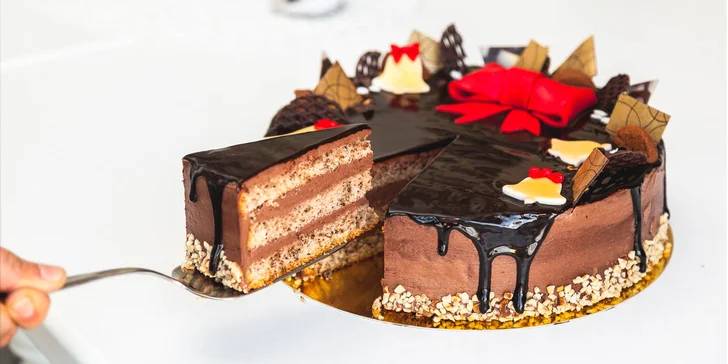 Vianočná orechová, punčová alebo vanilkovo-malinová torta