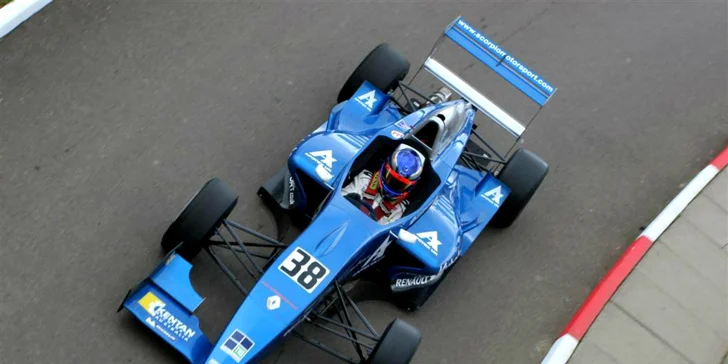 Jazda na formule Renault 2.0 - až 7 kôl!