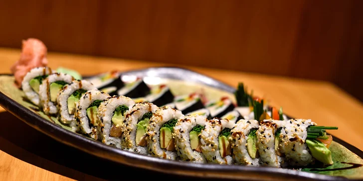 Lososové a maslovkové sushi s predjedlom a Mochi guľkami - 24 kúskov pravého Japonska!