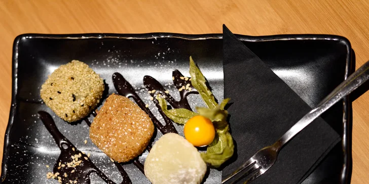 Lososové a maslovkové sushi s predjedlom a Mochi guľkami - 24 kúskov pravého Japonska!