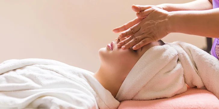 Energeticko-terapeuticko očisťujúci balíček pre ženy s masážou a telovou sviečkou