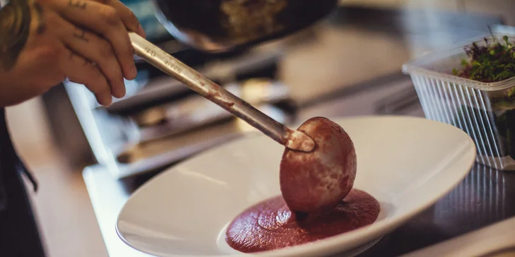 4-chodové degustačné menu pre 2 osoby od executive chefa Daniela Hrivňáka a Tomáša Bakaia