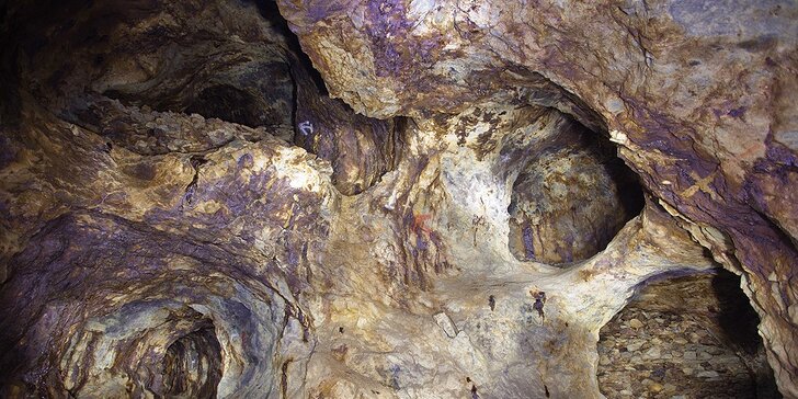 5 hodinová zážitková prehliadka „Po stopách starých baníkov“ v Slovenských opálových baniach