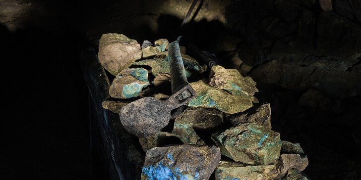 5 hodinová zážitková prehliadka „Po stopách starých baníkov“ v Slovenských opálových baniach
