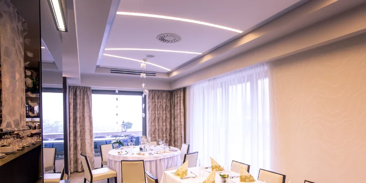 Vstup do moderného wellness aj s masážami a večerou